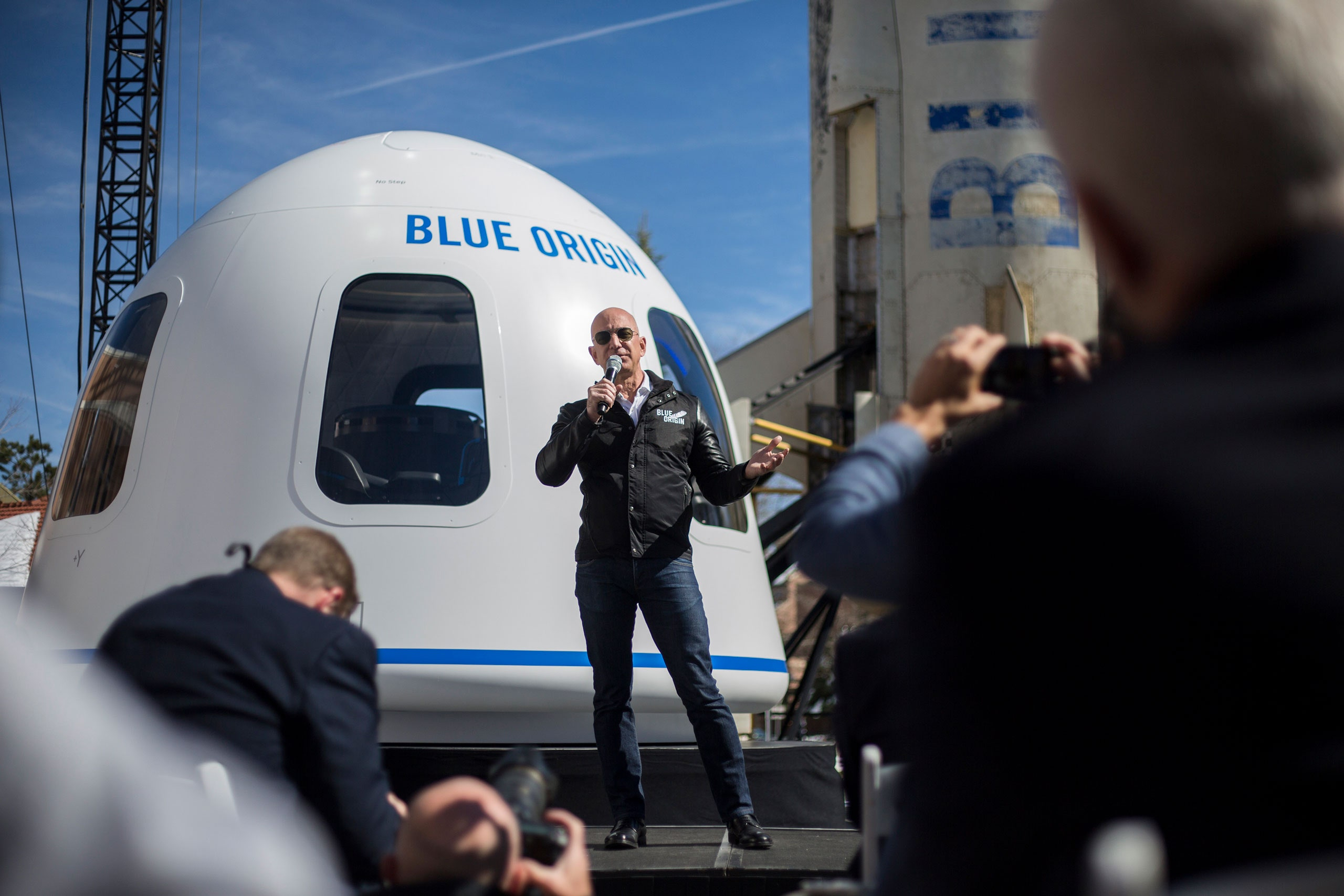 Richard Branson s Plan To Beat Jeff Bezos To Outer Space 