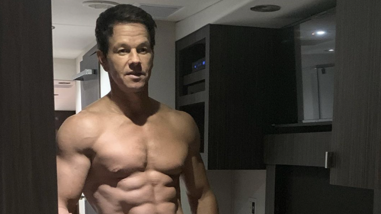 Tom Brady Mario Lopez Drool Over Mark Wahlberg s Abs